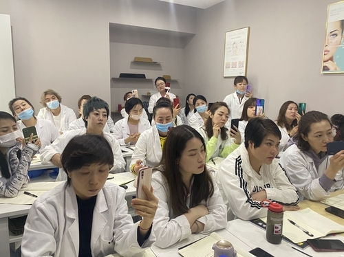 教育微整培訓(xùn)學(xué)校的價(jià)值與發(fā)展路徑